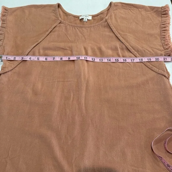 Umgee Linen Blend Top Short Sleeve Pintuck Fringe Hems Peachy Tan Women’s Size M - Picture 3 of 9
